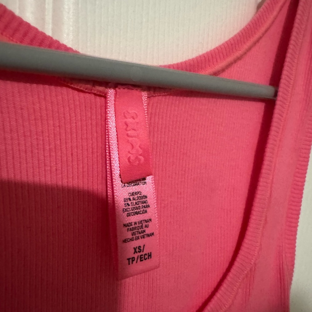 SKIMS Hot Pink Ribbed Tank Top - Picture 2 of 2